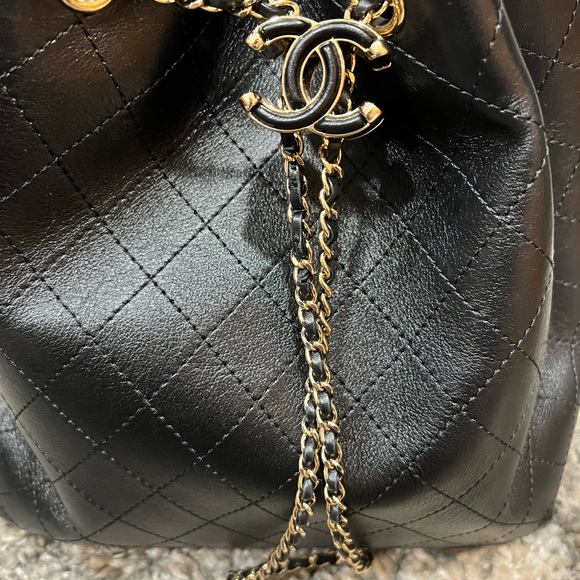 Chanel calfskin bucket/drawstring bag - Picture 6 of 9